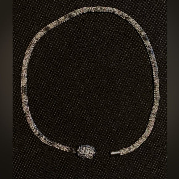 Stunning silver necklace with crystals — magnetic clasp. - Picture 2 of 3